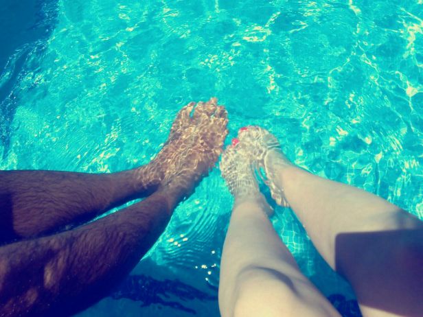 la felicidad solo es real cuando se comparte